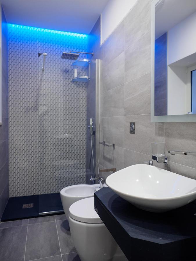 Plebiscito Home Holidays Наполи Екстериор снимка