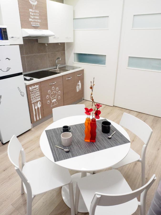 Plebiscito Home Holidays Наполи Екстериор снимка